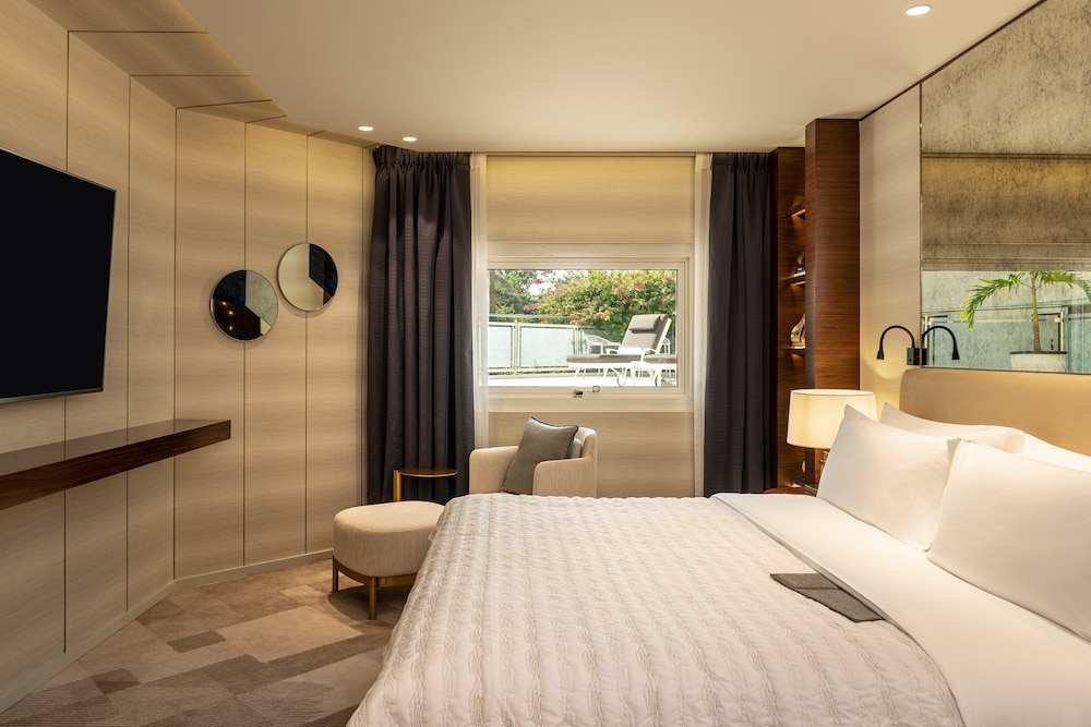 Le Meridien Dubai Hotel & Conference Centre — Hotel rooms in Dubai