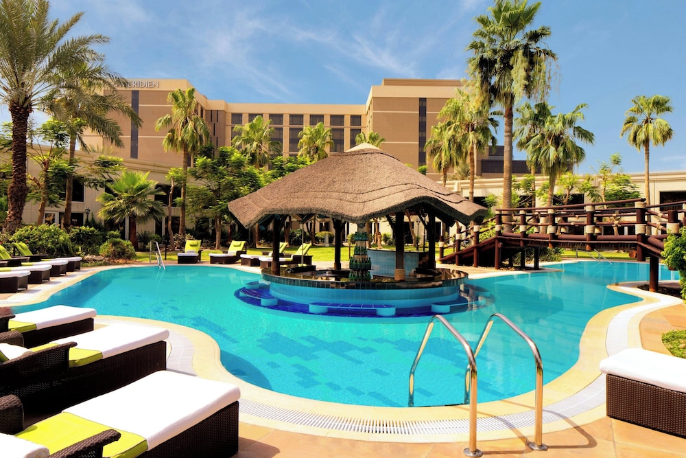 Le Meridien Dubai Hotel & Conference Centre — Swimming pool in Dubai