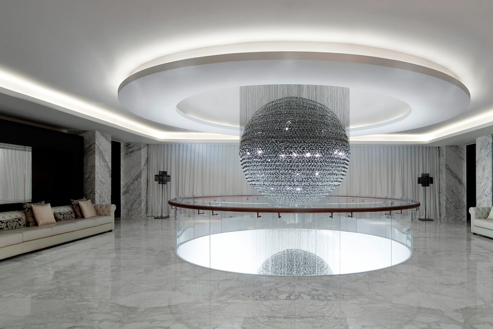 Le Meridien Dubai Hotel & Conference Centre — Hotel building in Dubai