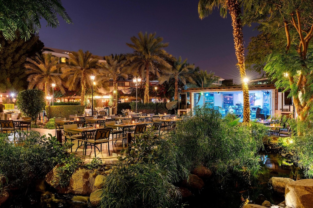 Le Meridien Dubai Hotel & Conference Centre — Restaurant & bars in Dubai
