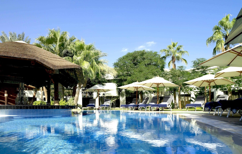Le Meridien Dubai Hotel & Conference Centre — Swimming pool in Dubai