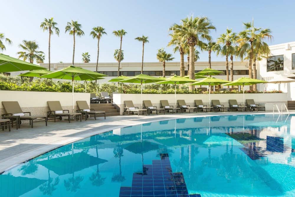 Le Meridien Dubai Hotel & Conference Centre — Swimming pool in Dubai