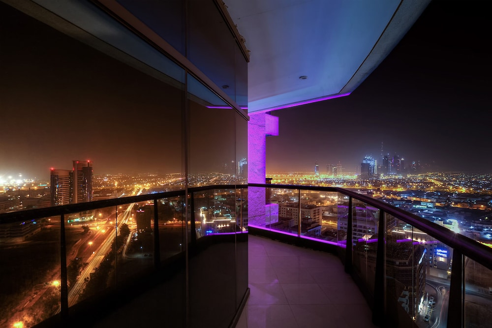 Majestic City Retreat Hotel — Hotel rooms in Dubai
