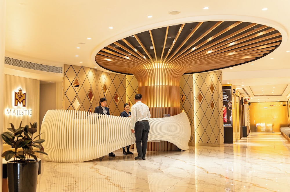 Majestic City Retreat Hotel — Hotel building in Dubai