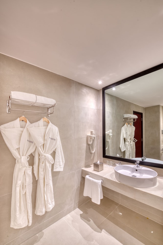 Majestic City Retreat Hotel — Hotel rooms in Dubai