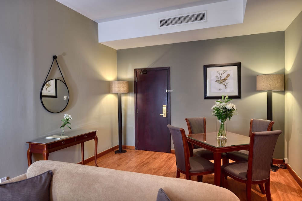 Majestic City Retreat Hotel — Hotel rooms in Dubai