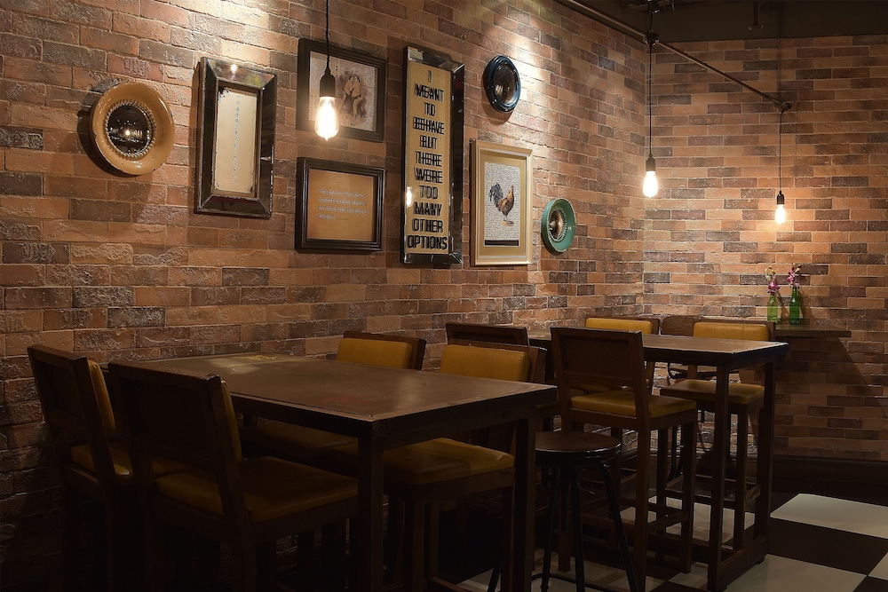 Majestic City Retreat Hotel — Restaurant & bars in Dubai