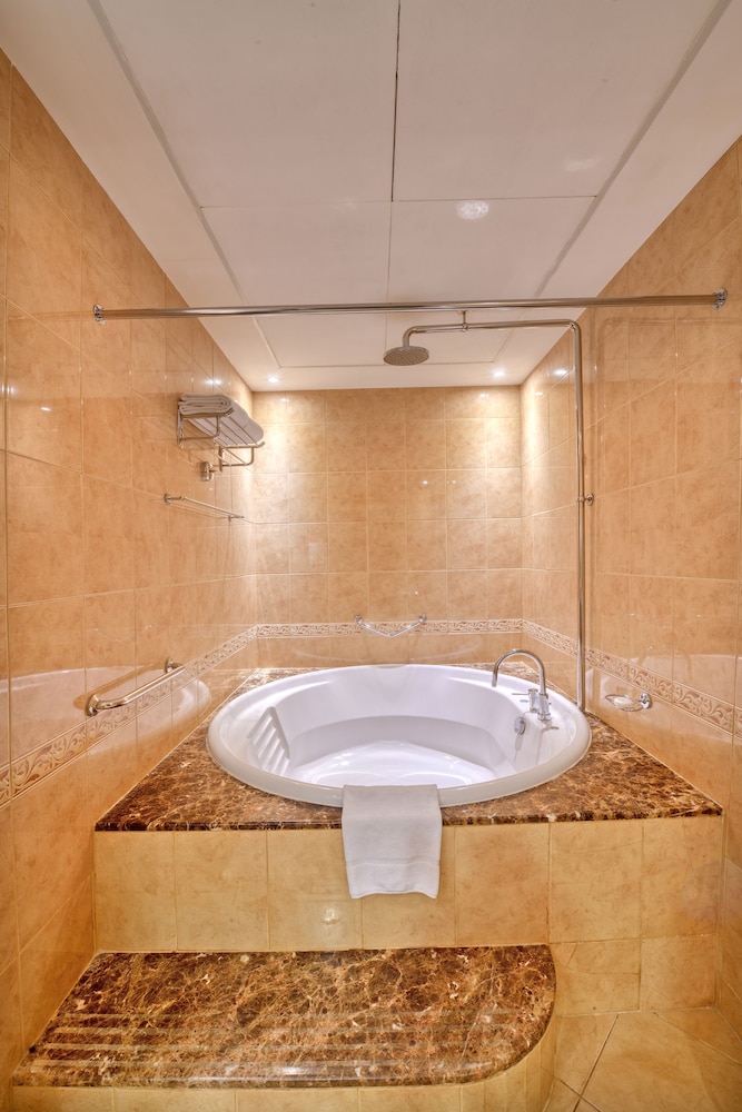 Majestic City Retreat Hotel — Hotel rooms in Dubai