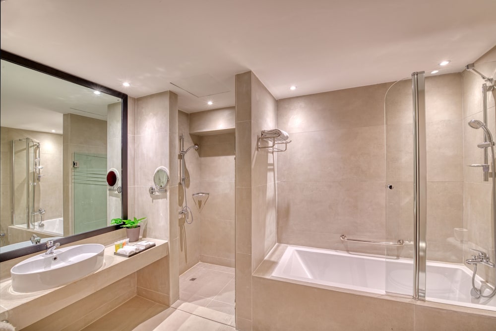 Majestic City Retreat Hotel — Hotel rooms in Dubai