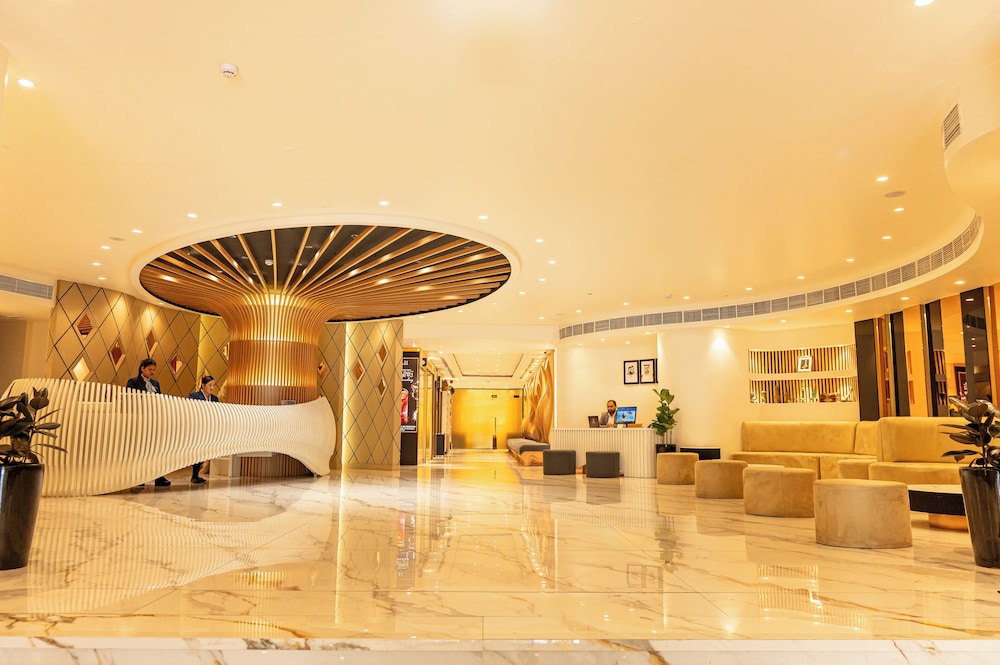 Majestic City Retreat Hotel — Hotel building in Dubai