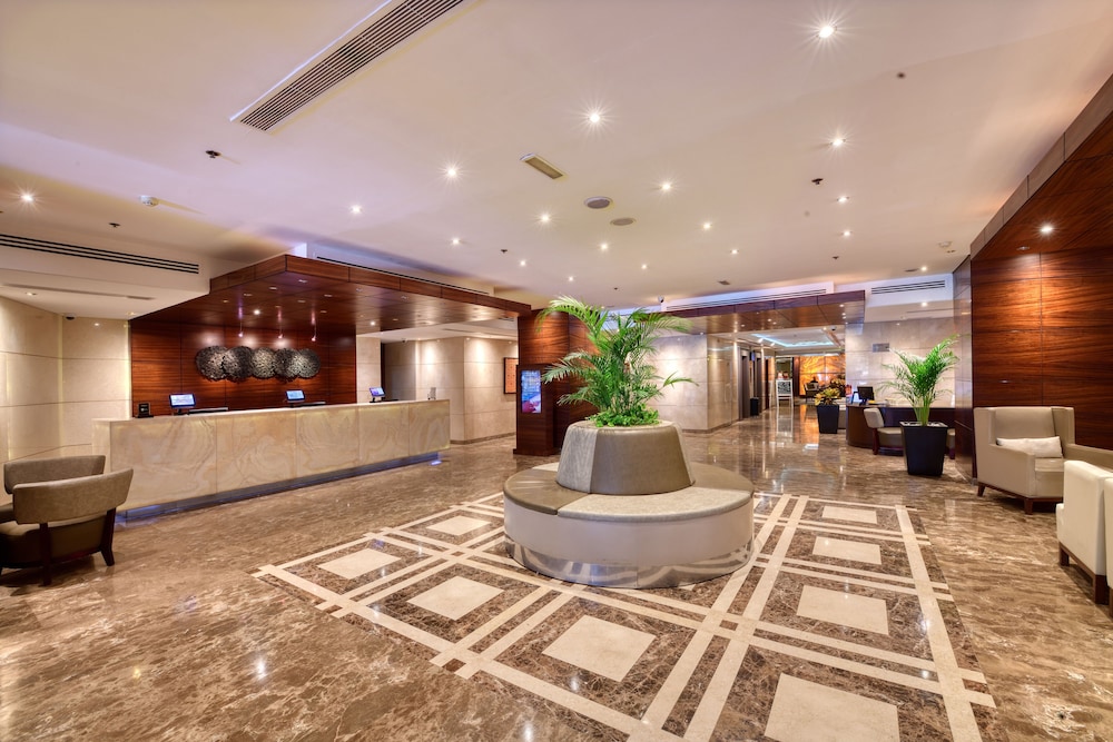 Majestic City Retreat Hotel — Hotel building in Dubai