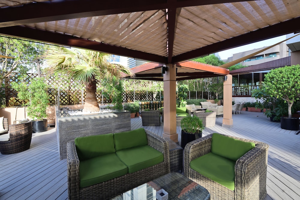 Majestic City Retreat Hotel — Restaurant & bars in Dubai