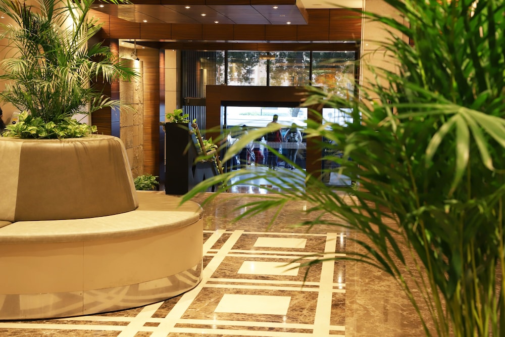 Majestic City Retreat Hotel — Hotel building in Dubai