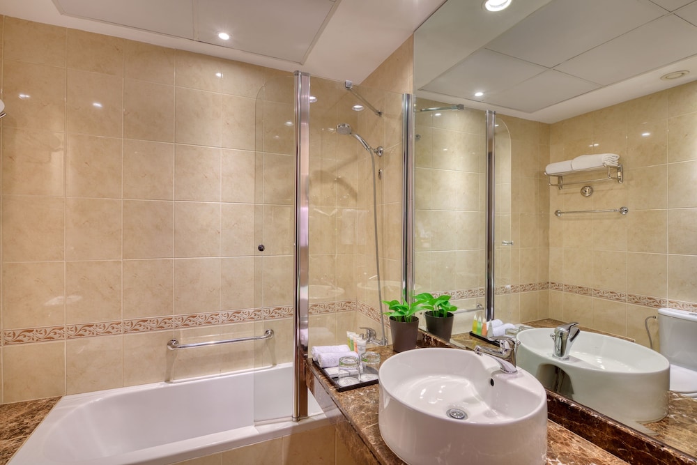 Majestic City Retreat Hotel — Hotel rooms in Dubai