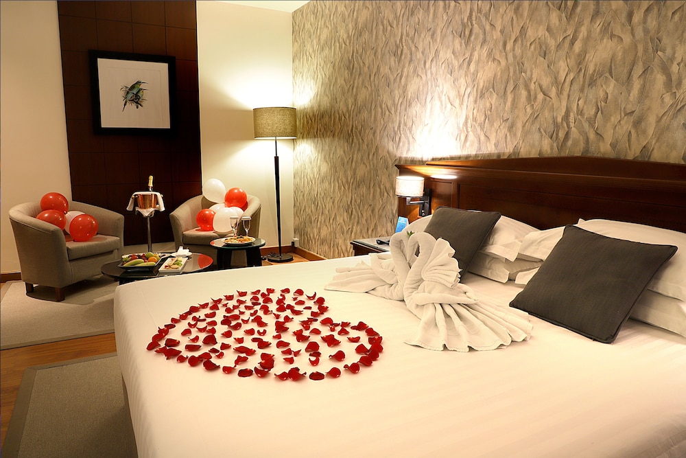 Majestic City Retreat Hotel — Hotel rooms in Dubai