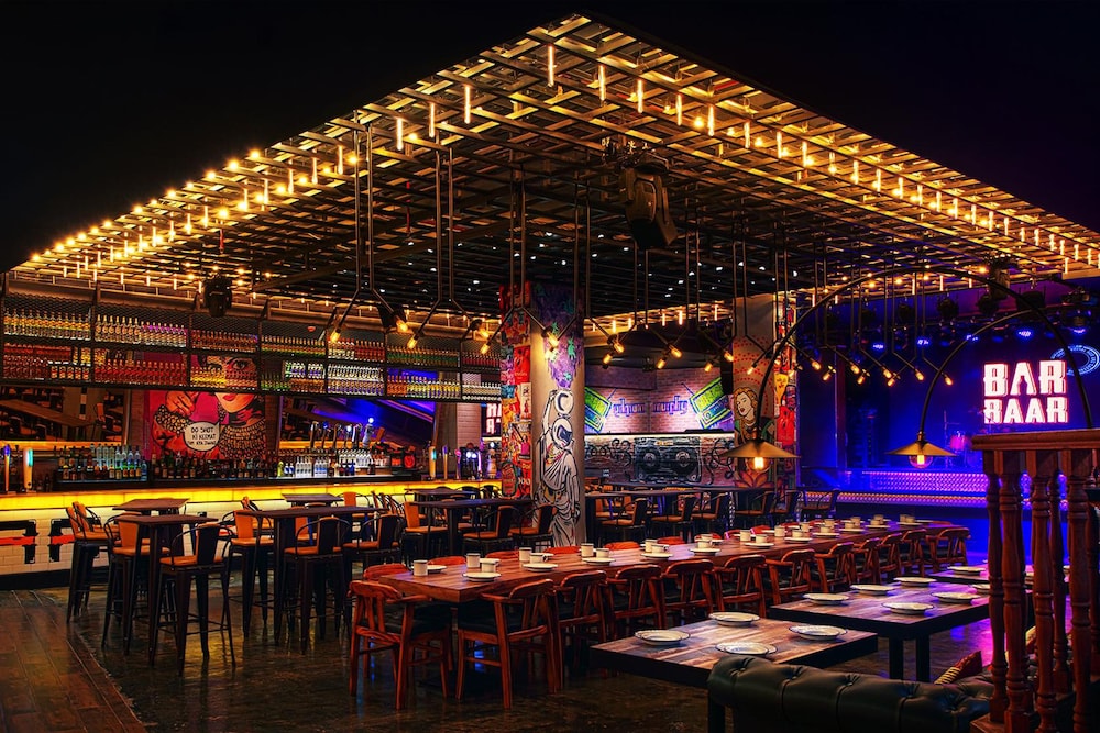 Majestic City Retreat Hotel — Restaurant & bars in Dubai