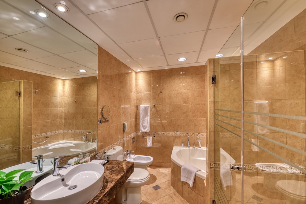 Majestic City Retreat Hotel — Hotel rooms in Dubai