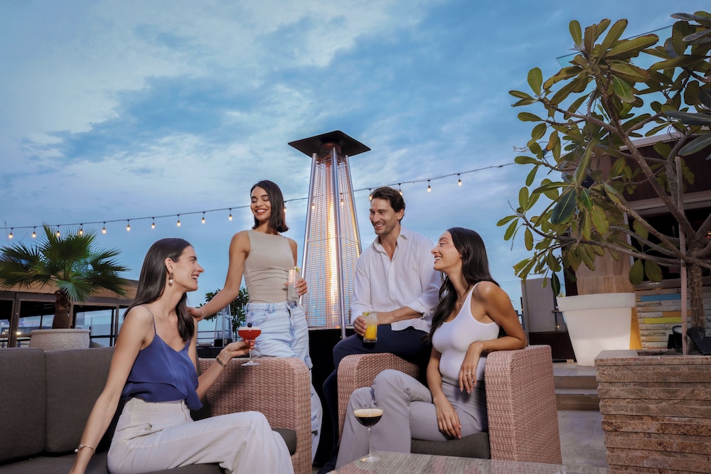 Radisson Blu Hotel, Dubai Barsha Heights — Restaurant & bars in Dubai