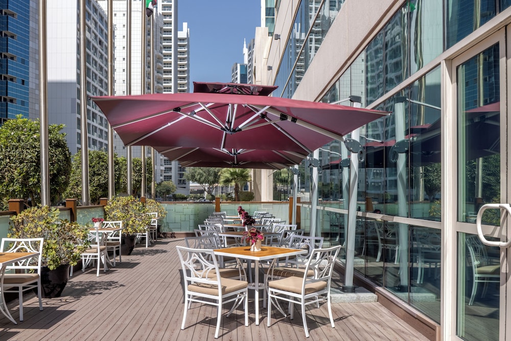 Radisson Blu Hotel, Dubai Barsha Heights — Restaurant & bars in Dubai