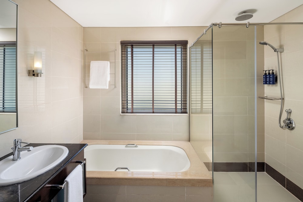 Radisson Blu Hotel, Dubai Barsha Heights — Hotel rooms in Dubai