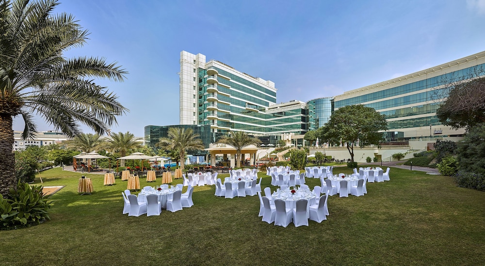 Millennium Airport Hotel Dubai — Hotel building in Dubai