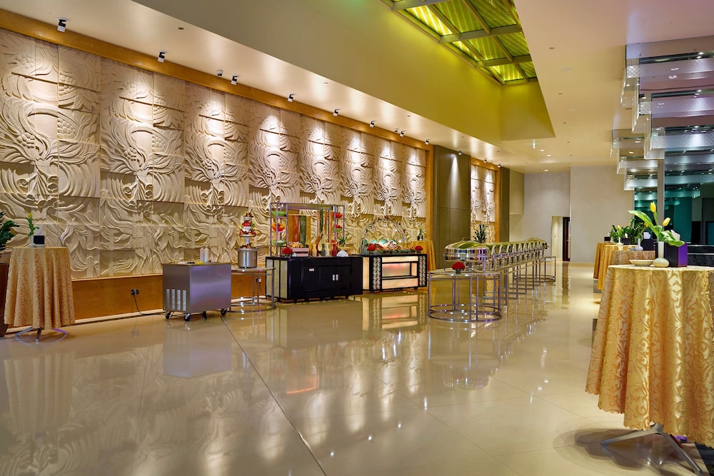 Millennium Airport Hotel Dubai — Restaurant & bars in Dubai
