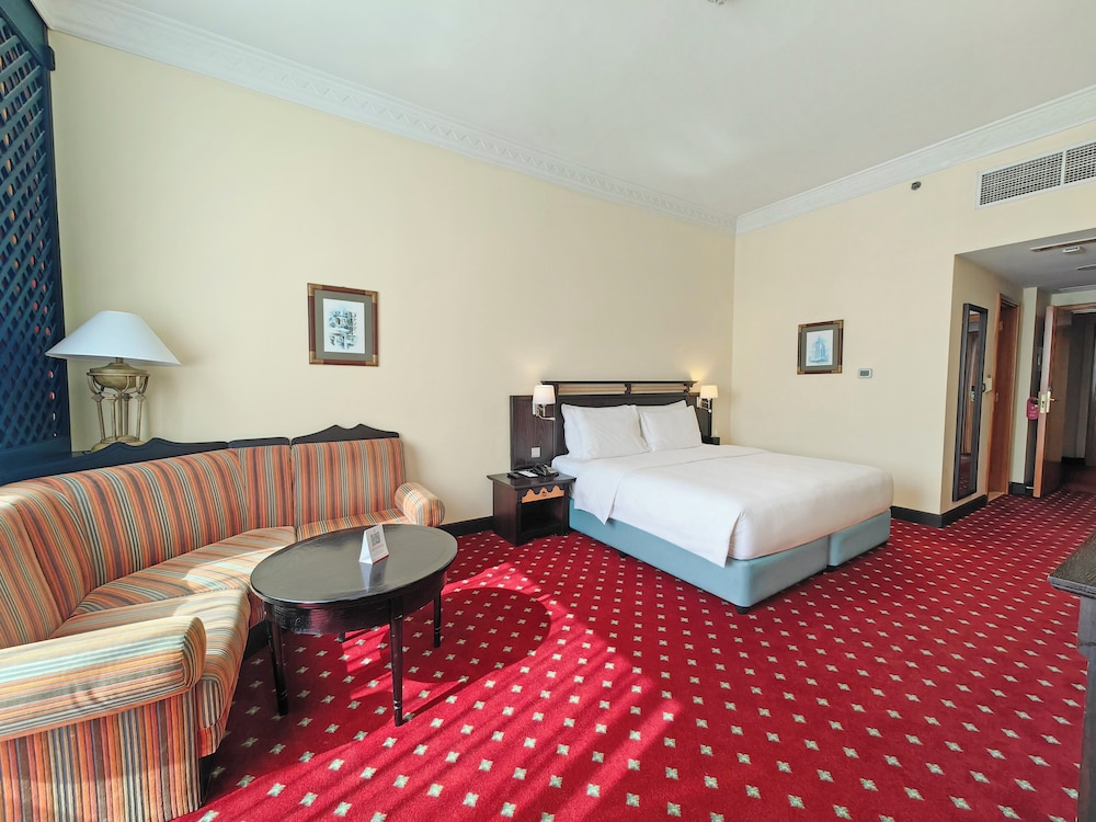 Millennium Airport Hotel Dubai — Hotel rooms in Dubai