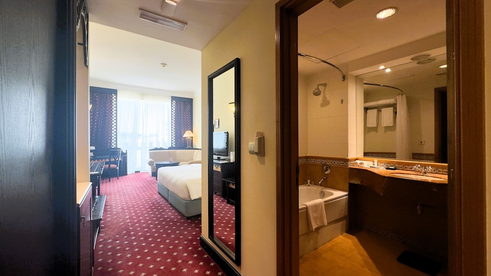 Millennium Airport Hotel Dubai — Hotel rooms in Dubai