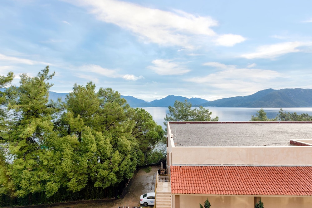 Labranda Mares Marmaris - All Inclusive — Hotel building in Marmaris, Mugla
