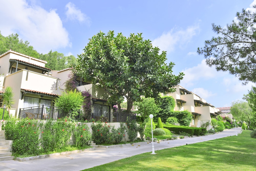 Labranda Mares Marmaris - All Inclusive — Hotel building in Marmaris, Mugla