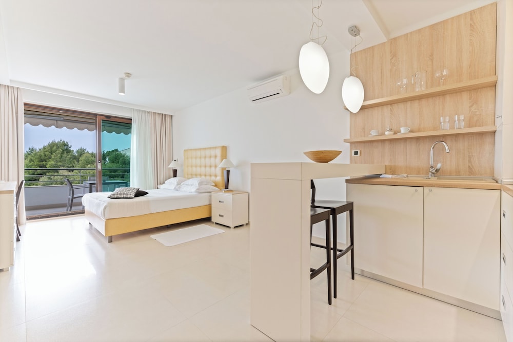 The Residence — Hotel rooms in Podstrana, Split-Dalmatia