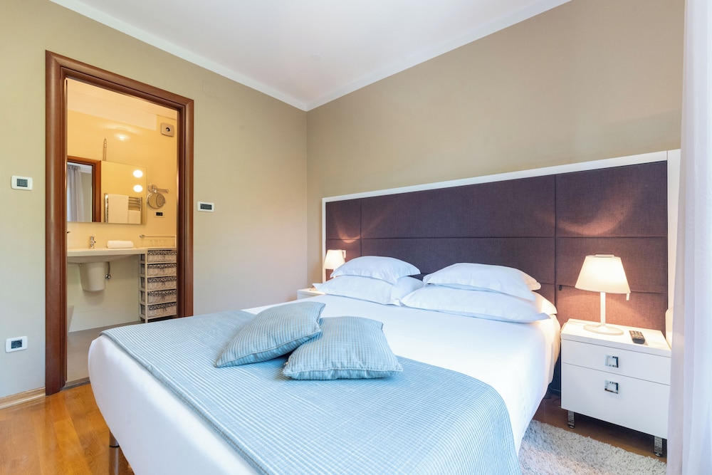 The Residence — Hotel rooms in Podstrana, Split-Dalmatia
