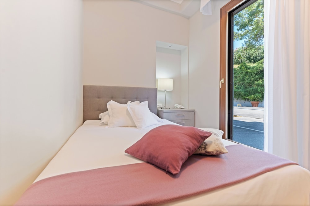 The Residence — Hotel rooms in Podstrana, Split-Dalmatia