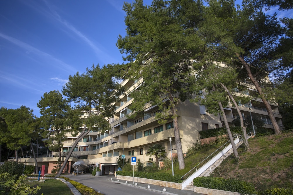 The Residence — Hotel building in Podstrana, Split-Dalmatia