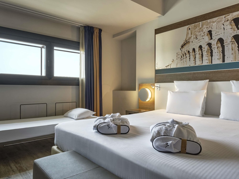 Mercure Roma Centro Colosseo — Hotel rooms in Rome, Lazio