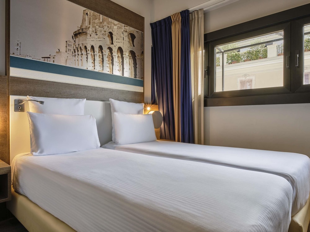 Mercure Roma Centro Colosseo — Hotel rooms in Rome, Lazio