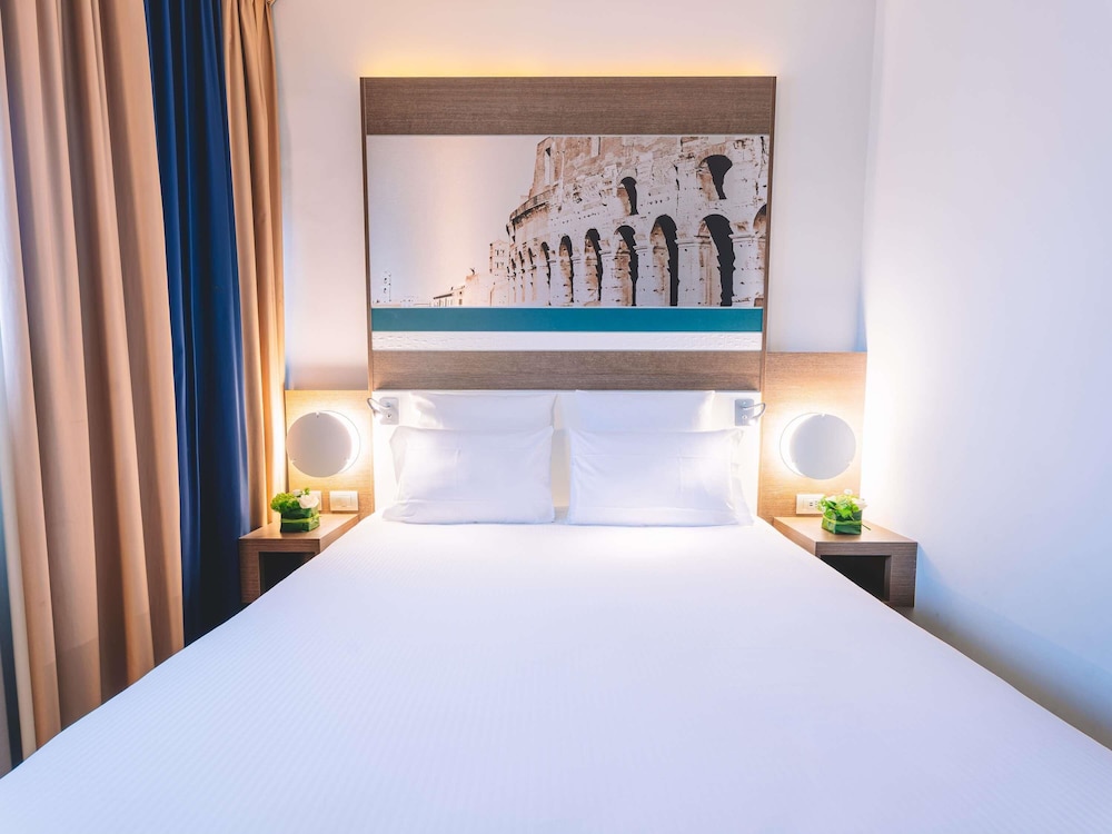 Mercure Roma Centro Colosseo — Hotel rooms in Rome, Lazio