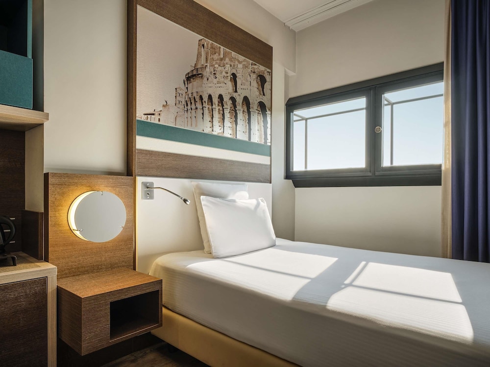 Mercure Roma Centro Colosseo — Hotel rooms in Rome, Lazio