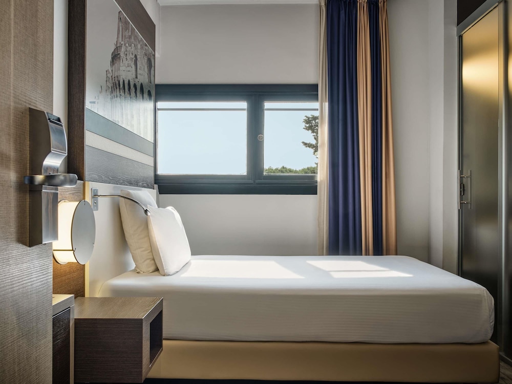 Mercure Roma Centro Colosseo — Hotel rooms in Rome, Lazio