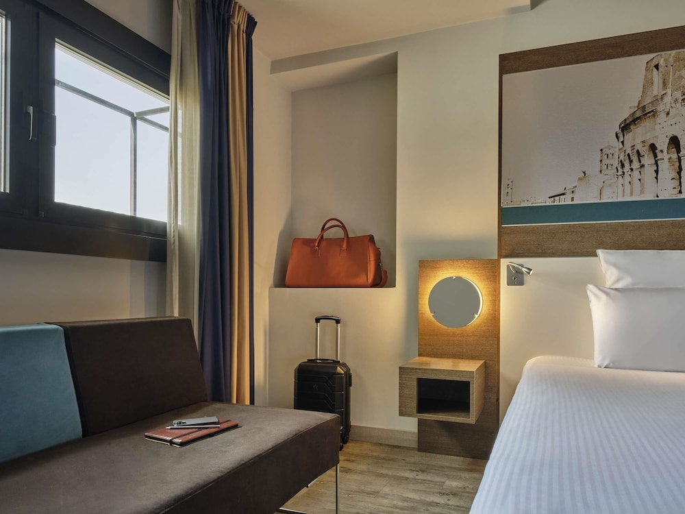 Mercure Roma Centro Colosseo — Hotel rooms in Rome, Lazio