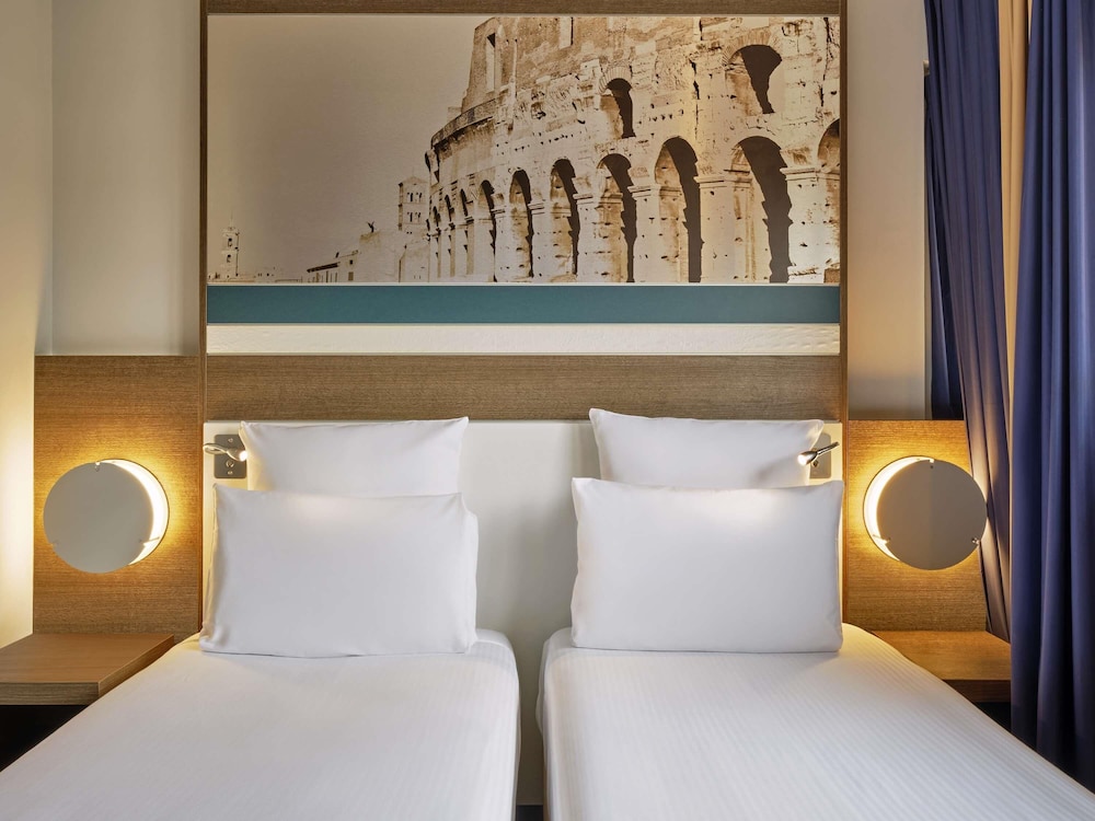 Mercure Roma Centro Colosseo — Hotel rooms in Rome, Lazio