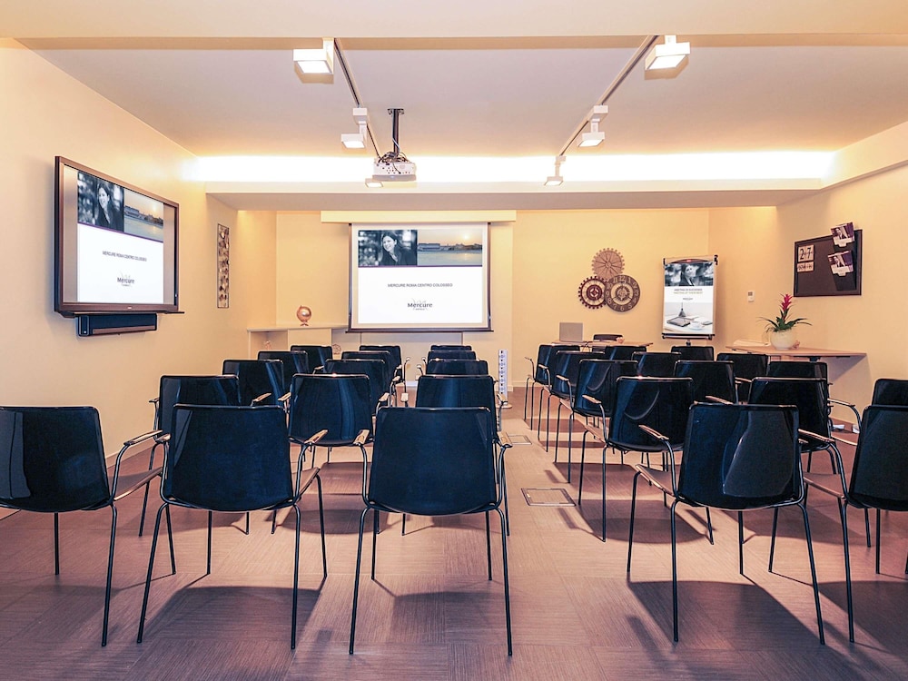 Mercure Roma Centro Colosseo — Hotel building in Rome, Lazio