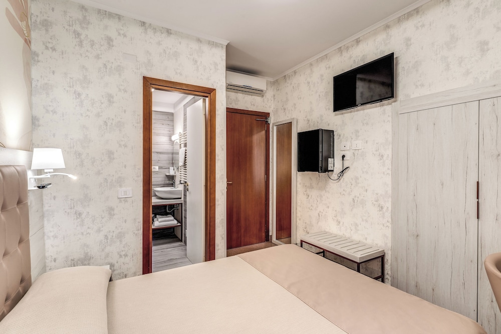 Hotel Milo — Hotel rooms in Rome, Lazio