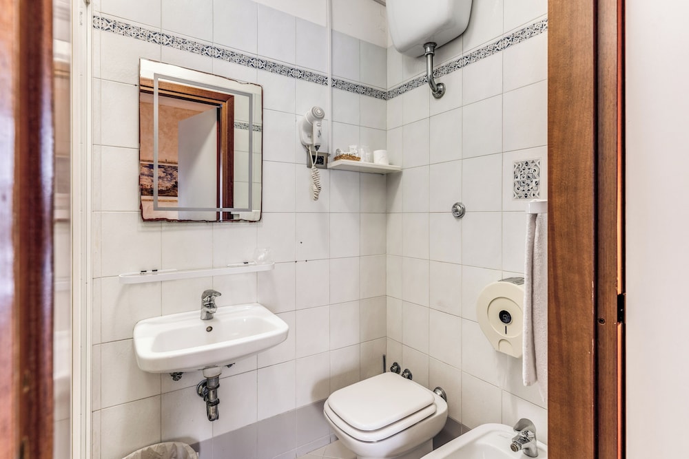 Hotel Milo — Hotel rooms in Rome, Lazio