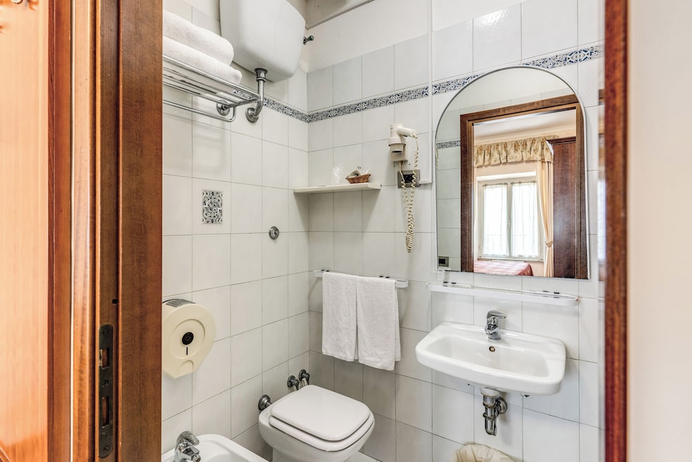 Hotel Milo — Hotel rooms in Rome, Lazio