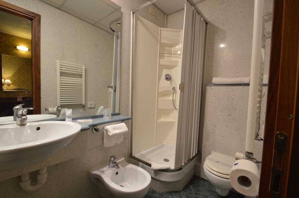 Hotel Montecarlo — Hotel rooms in Rome, Lazio