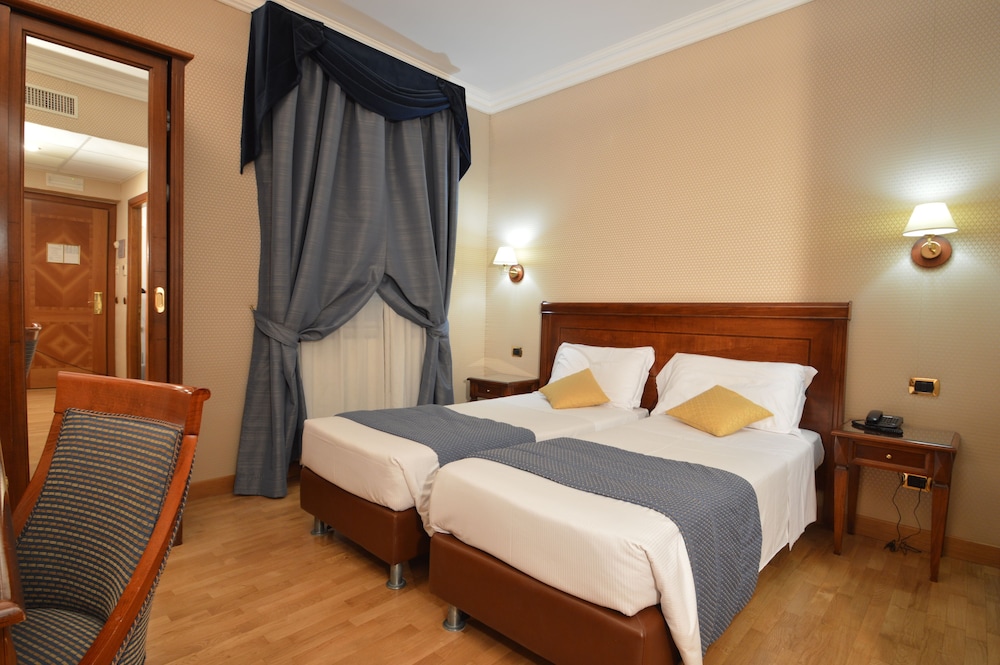 Hotel Montecarlo — Hotel rooms in Rome, Lazio