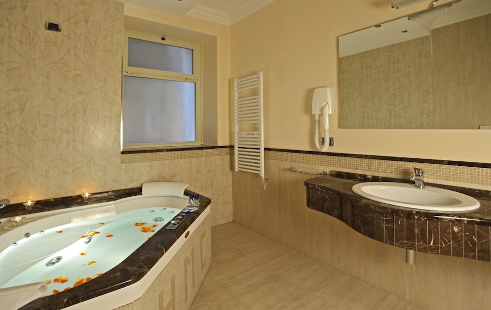 Hotel Montecarlo — Spa in Rome, Lazio