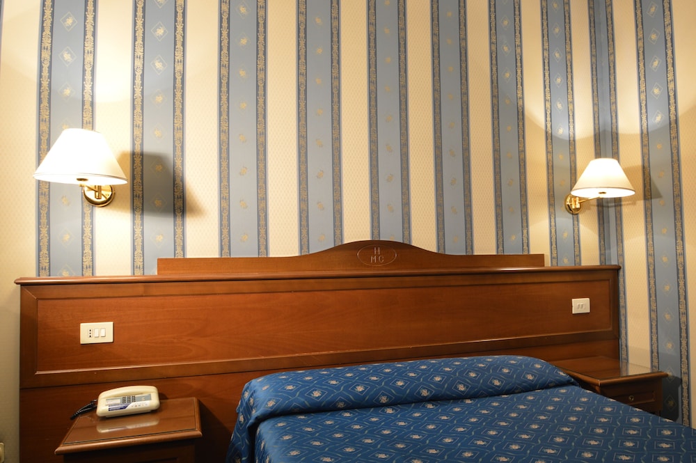 Hotel Montecarlo — Hotel rooms in Rome, Lazio
