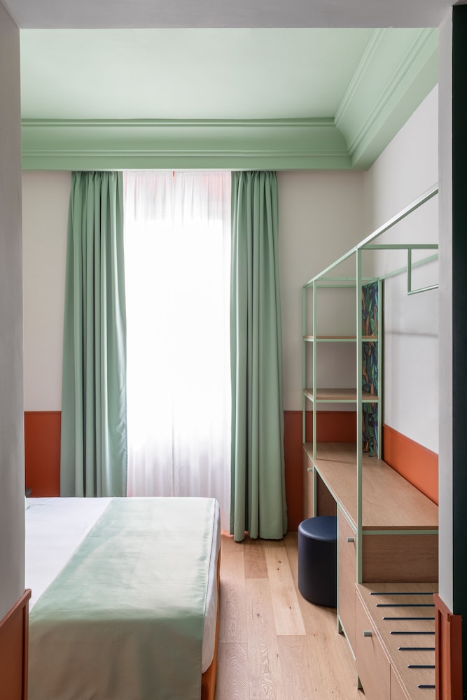Hotel Montecarlo — Hotel rooms in Rome, Lazio